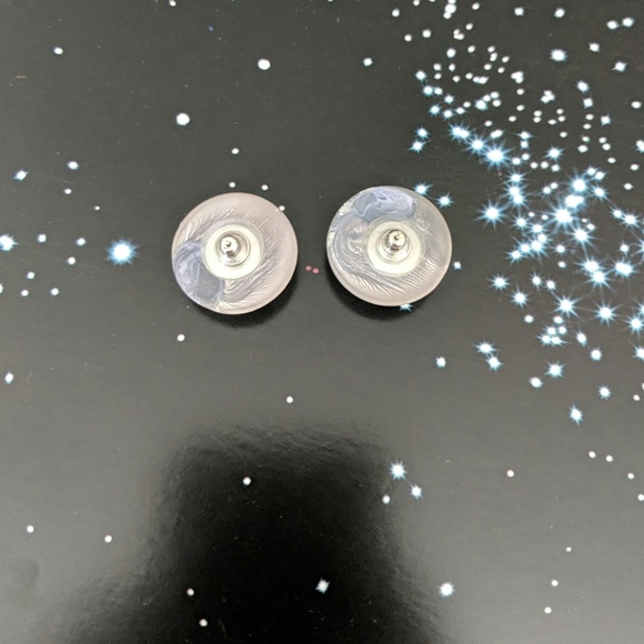 Vintage Wooden Earrings 🌙 - Picture 2 of 3